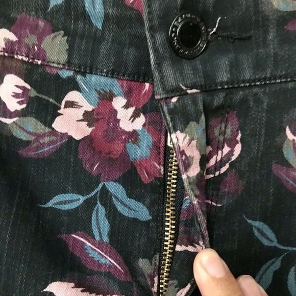 Bandolino Women's Black Floral Denim Straight Leg Jeans Size 8 Boho Cottage - Picture 7 of 11